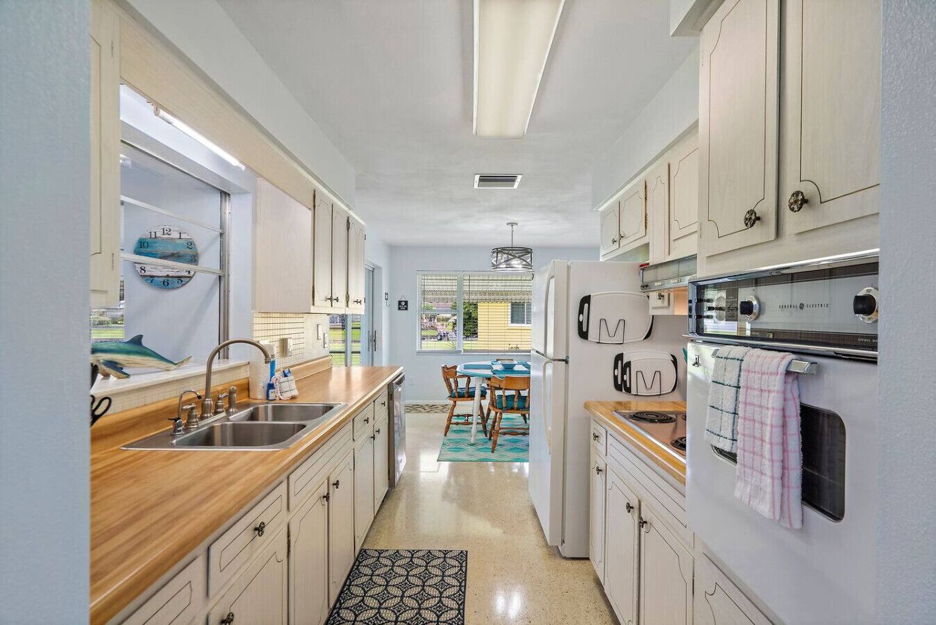 ثلاجة، ميكروويف، فرن، موقد طهي مسطح