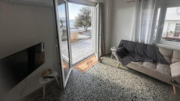 Apartment | Living area | TV