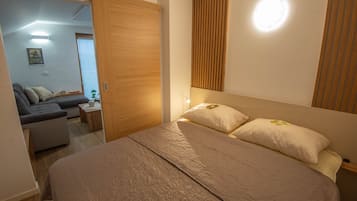 1 bedroom, blackout drapes, free WiFi, bed sheets
