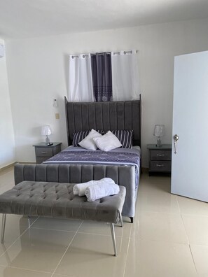 3 bedrooms, desk, iron/ironing board, WiFi - Villa Sonia (Juan Baron)