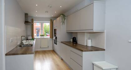 Dings: Central Bristol House by STAE-Homes