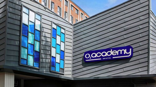 Dings: Central Bristol House by STAE-Homes