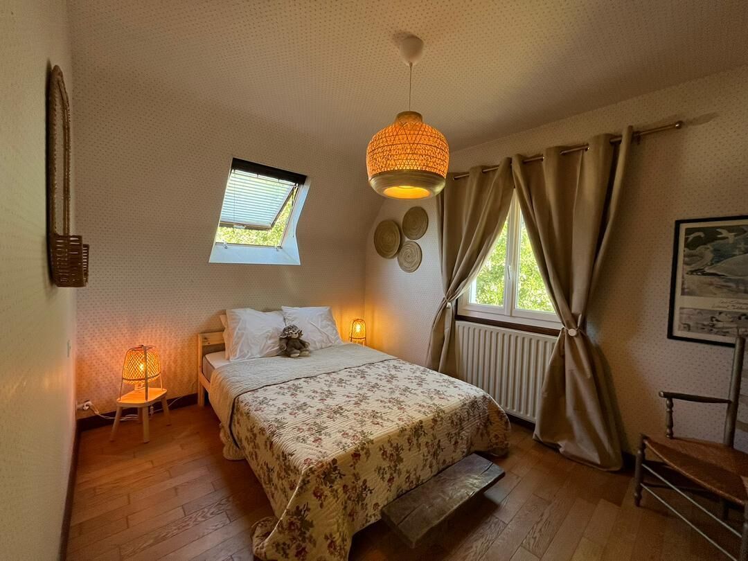 5 slaapkamers, een bureau, een strijkplank/strijkijzer, gratis wifi