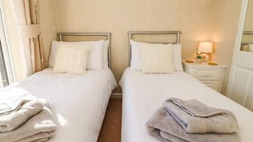 2 bedrooms, desk, iron/ironing board, free WiFi