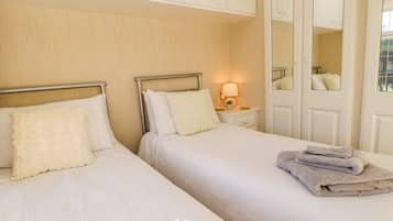 2 bedrooms, desk, iron/ironing board, free WiFi