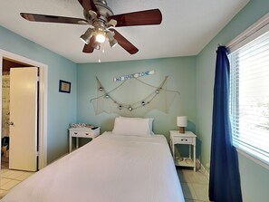 1 slaapkamer, een strijkplank/strijkijzer, wifi, beddengoed