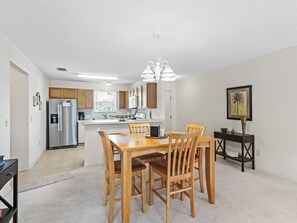 Dining - Cozy 2/2 Ranch near The Villages—Your Perfect Retreat! (The Villages)