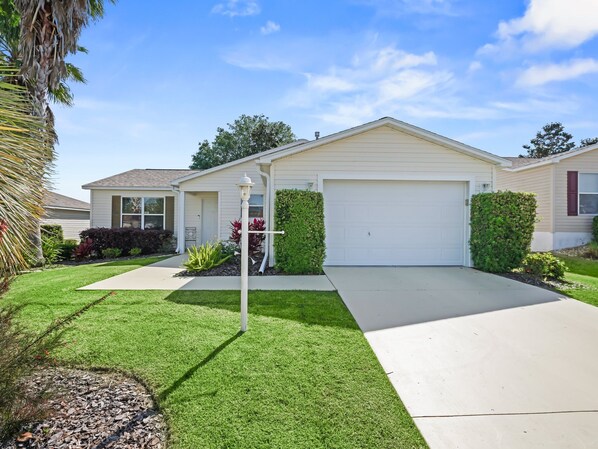 Property grounds - Cozy 2/2 Ranch near The Villages—Your Perfect Retreat! (The Villages)