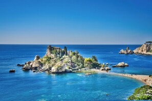 Beach - Cohen House Front Beach 3-bedroom apartment in beautiful Taormina with AC (Taormina)