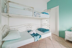 3 bedrooms, iron/ironing board, WiFi, bed sheets - Cohen House Front Beach 3-bedroom apartment in beautiful Taormina with AC (Taormina)