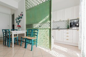 Dining - Cohen House Front Beach 3-bedroom apartment in beautiful Taormina with AC (Taormina)