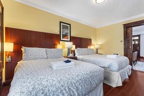 4 bedrooms, iron/ironing board, WiFi, bed sheets - Family & Group Trips to DC - 4-BR Close to METRO (Washington DC)