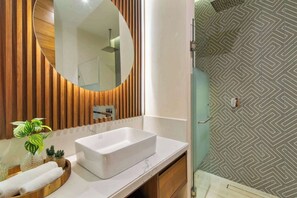 Shower, hair dryer, towels, shampoo