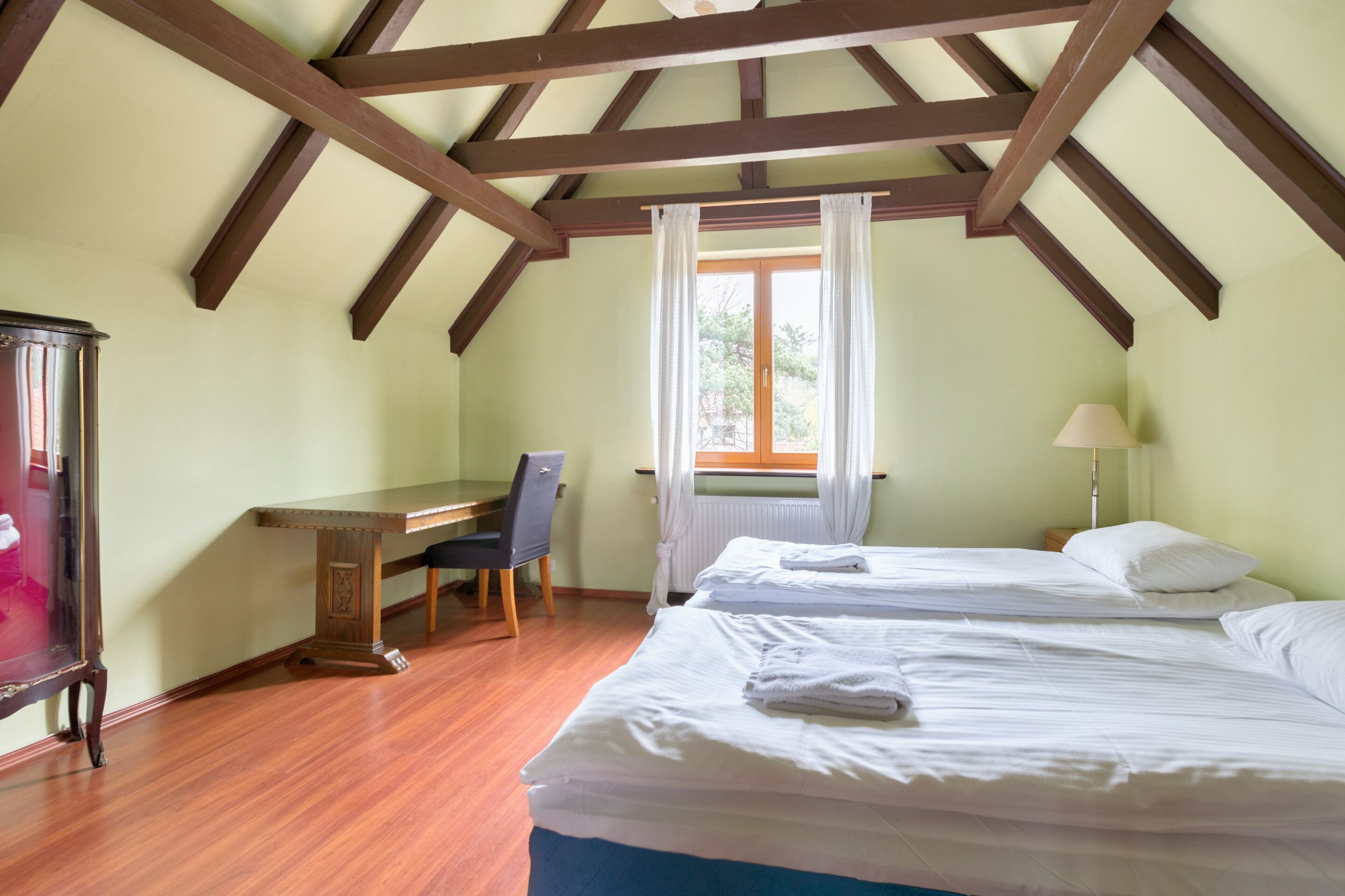 3 bedrooms, desk, iron/ironing board, free WiFi