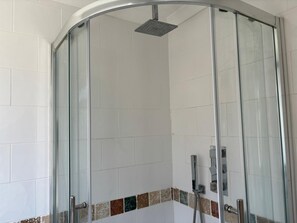 House | Bathroom | Shower, towels - Bungalow-2bed-1bath-petfriendly-parking (Skegness)