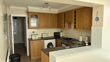 Rumah | Dapur pribadi | Lemari es, microwave, oven, dan kompor