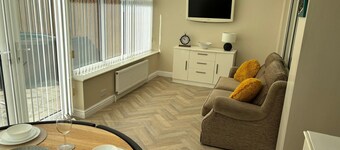 Bungalow-2bed-1bath-petfriendly-parking