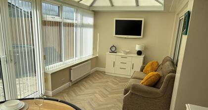 Bungalow-2bed-1bath-petfriendly-parking