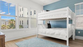 6 bedrooms, desk, iron/ironing board, WiFi