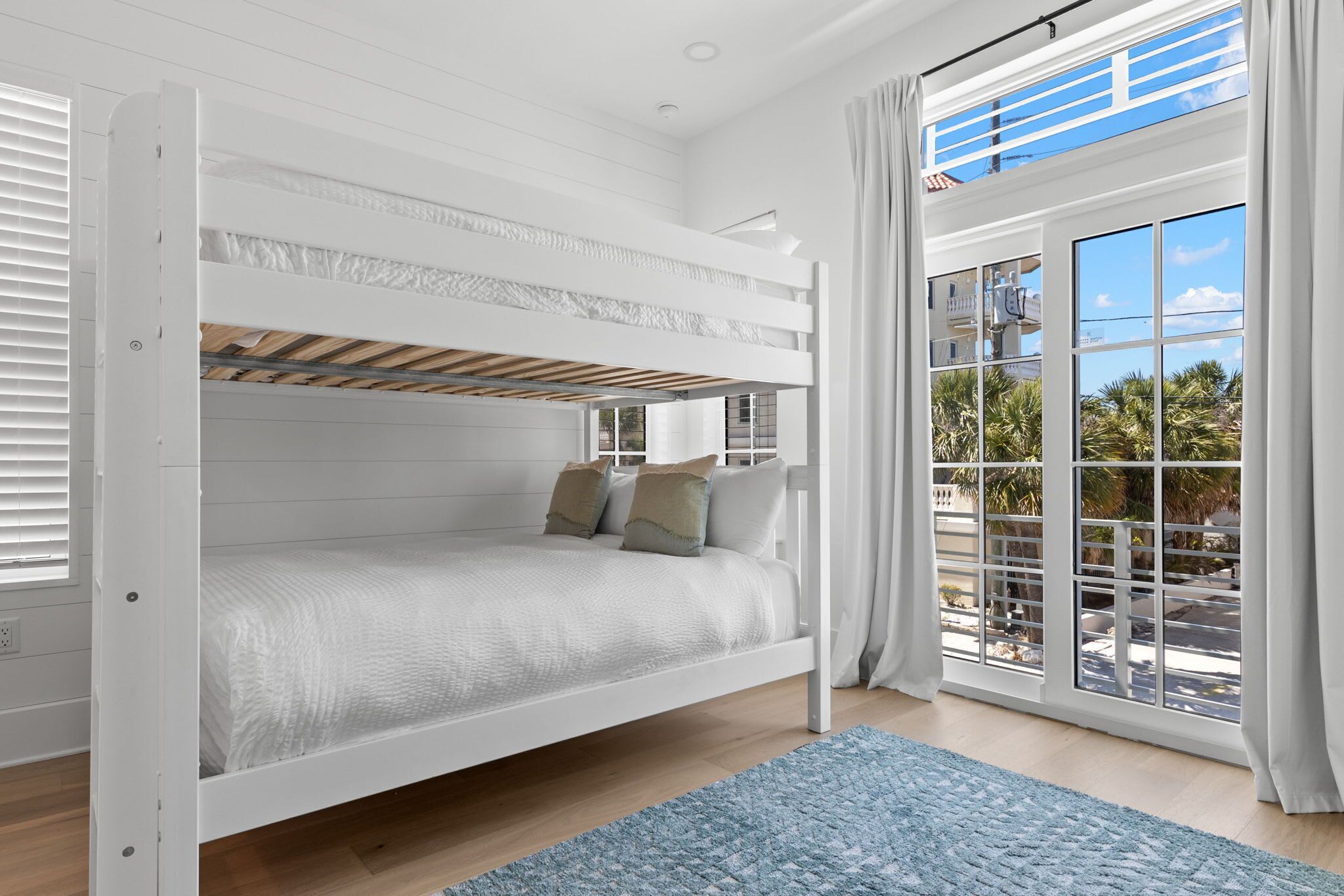6 Schlafzimmer, Schreibtisch, Bügeleisen/Bügelbrett, WLAN