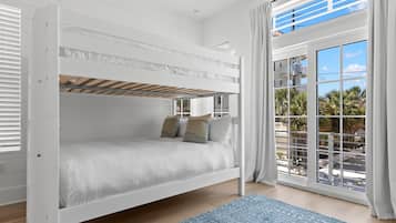 6 Schlafzimmer, Schreibtisch, Bügeleisen/Bügelbrett, WLAN
