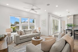 Fernseher, Stereoanlage, Arbeitsbereiche