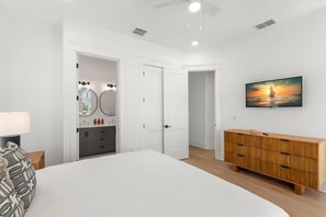 6 habitaciones, escritorio, tabla de planchar con plancha y wifi 