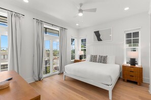 6 Schlafzimmer, Schreibtisch, Bügeleisen/Bügelbrett, WLAN