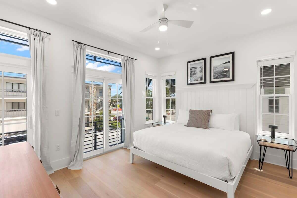 6 bedrooms, desk, iron/ironing board, WiFi