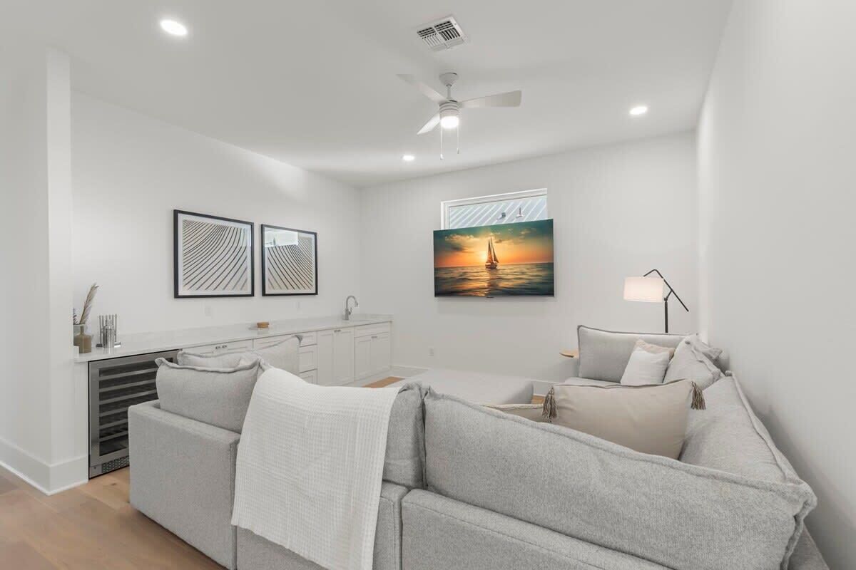 TV, stereo, offices