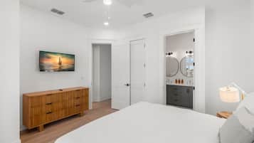 6 Schlafzimmer, Schreibtisch, Bügeleisen/Bügelbrett, WLAN