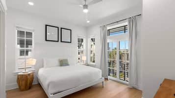 6 bedrooms, desk, iron/ironing board, WiFi