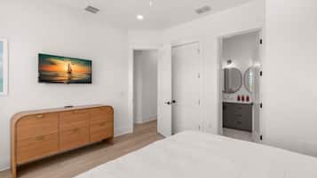 6 bedrooms, desk, iron/ironing board, WiFi