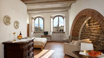 Luxe kamer, uitzicht op de stad | Italiaanse Frette-lakens, luxe beddengoed