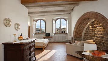 Luksusrom, byutsikt | Italienske Frette-laken, sengetøy av topp kvalitet og memory foam-senger