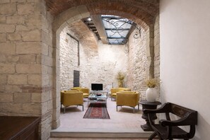 Trung tâm hành chính, văn phòng