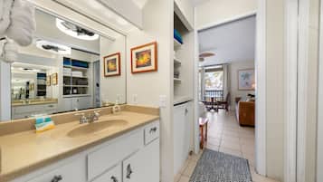 Condo, 1 Bedroom | Private kitchen
