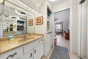 Condo, 1 Bedroom | Private kitchen | Fridge, oven, coffee/tea maker, toaster - Big Island Kona Bali Kai 168 1 Bedroom Condo (Kailua-Kona)