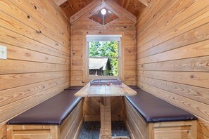 Cabane, 3 chambres | Restauration