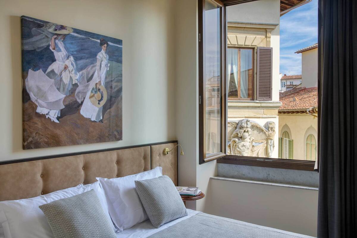 Deluxe Room, City View | WiFi (free), individually decorated, individually furnished, bed sheets