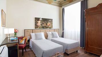 Quarto duplo luxo, vista para a cidade | Individualmente decorados, individualmente mobiliados, Wi-Fi de cortesia