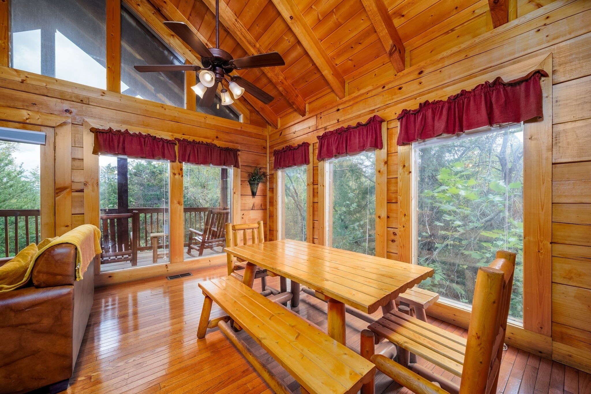Cabin, 2 Bedrooms | Dining