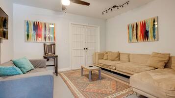 Apartment (2 Bedrooms) | Front of property