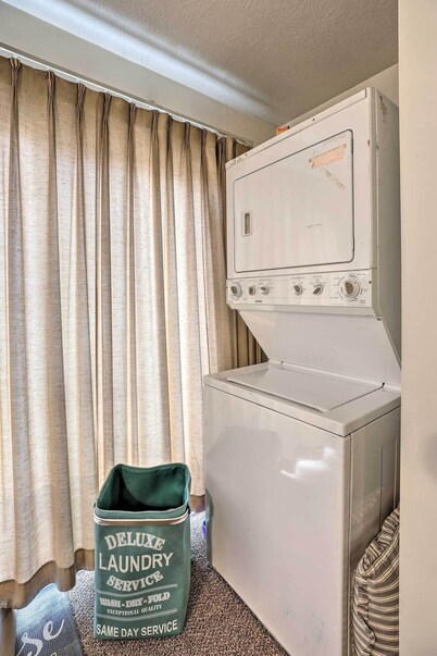 Quaint Akron Studio - Near Parks & Hunting!