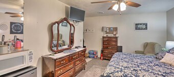 Quaint Akron Studio - Near Parks & Hunting!