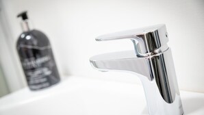Bathroom amenities - Modern Double Room - En-Suite (Whitehaven)