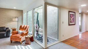 Unclassified image, 5 of 34, button - Tucson Townhome w/ Mountain View, Pool Access! (Tucson)