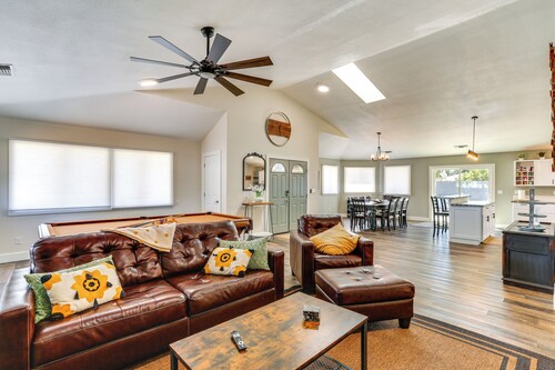 Quiet Redding Getaway ~ 7 Mi to Downtown!