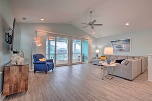 Apartment (4 Bedrooms) | Interior - Luxury Townhouse w/ Ocean Views - Walk to Ocean! (Kure Beach)