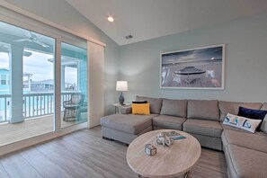 Interior - Luxury Townhouse w/ Ocean Views - Walk to Ocean! (Kure Beach)